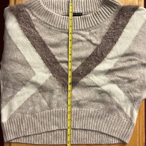 Express Sweater 🤎🤍 - Picture 5 of 5